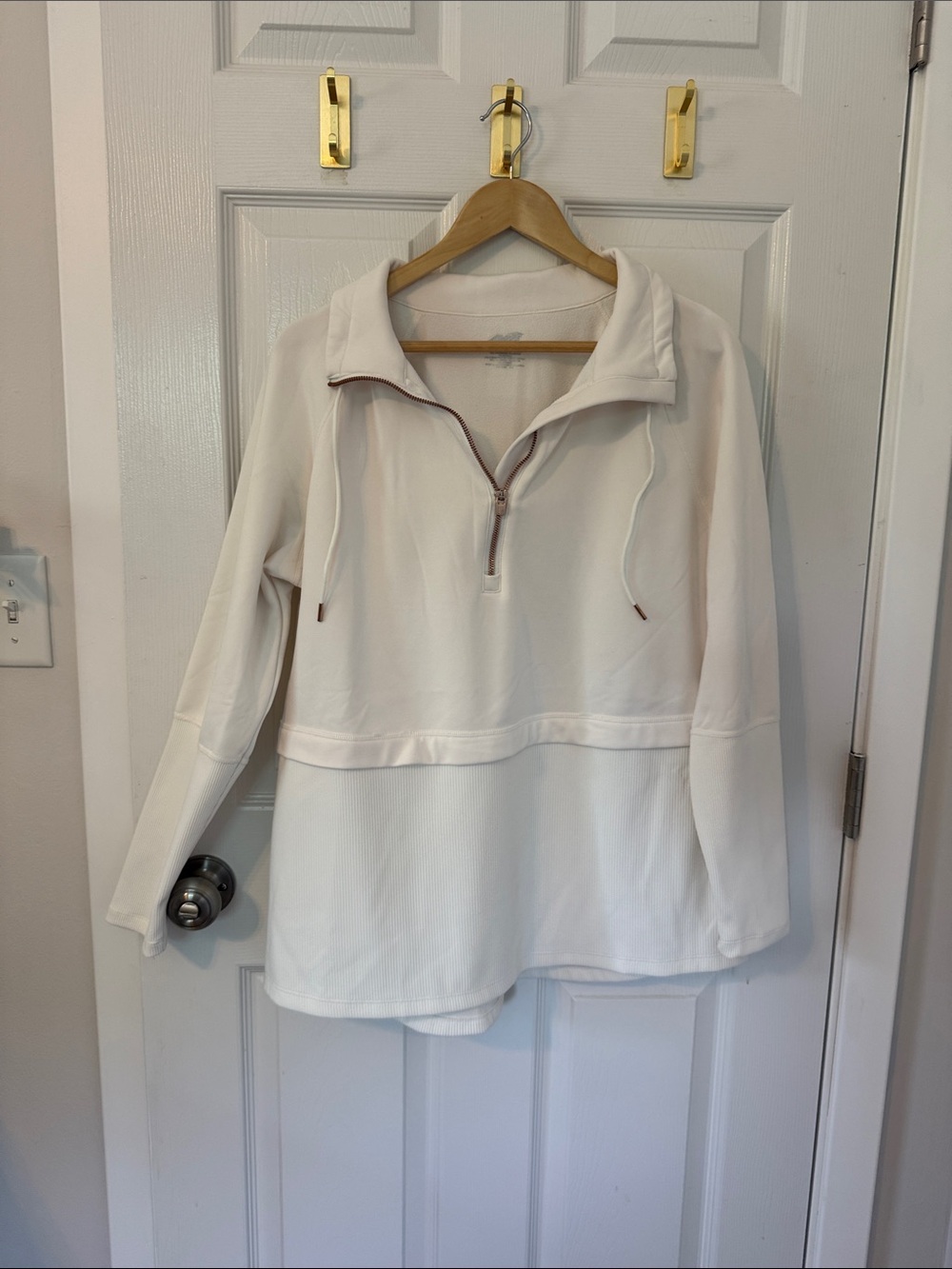 Avia Cream and White Fleece-Lined Pullover